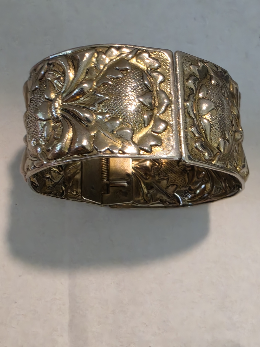 Vintage Floral Relief Silver Tone Women’s Bracelet